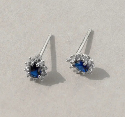 婚約用の18K 金属ペアサファイアとホワイト立方体ジルコンのイヤリング