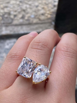 925 スターリング シルバー 2つの石の婚約指輪 ピンセットと白いCZ石