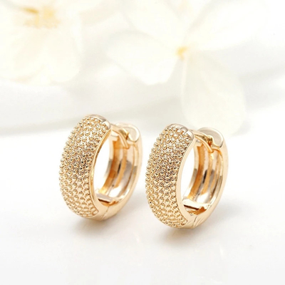 エコフレンドリー 18K ゴールドプラテッド マルチ スモールドットビーズ ヒュープ イヤリング 女性 2021