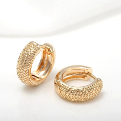 エコフレンドリー 18K ゴールドプラテッド マルチ スモールドットビーズ ヒュープ イヤリング 女性 2021