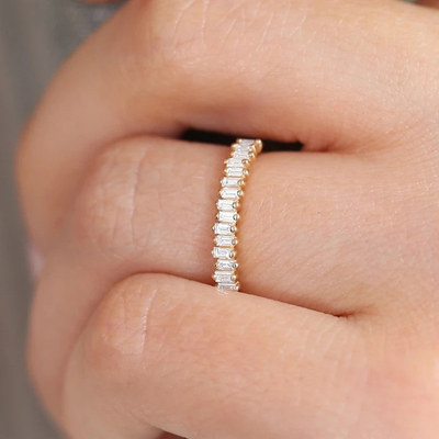 925 ステルリング シルバー CZ ダイヤモンド バゲッテ 黄金塗装付き 女性の永遠指輪