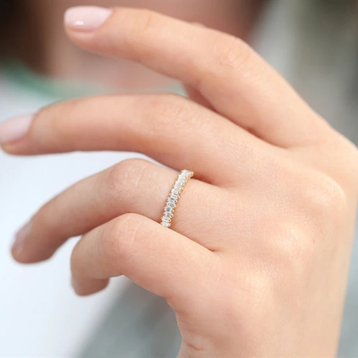 925 ステルリング シルバー CZ ダイヤモンド バゲッテ 黄金塗装付き 女性の永遠指輪