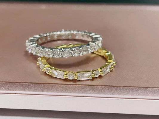 18K ゴールド シンプル モダン 直角切断 白 CZ 925 ステルリング シルバー 女性 永遠のリング パーティー ギフト