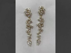 落下する耳飾り