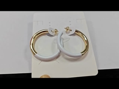 白いエナメルリング