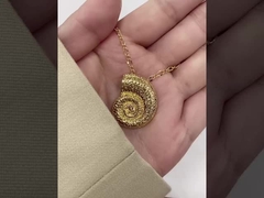 吊り下げ式の宝石類